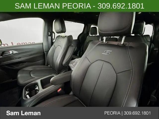 2026 Chrysler Pacifica Select AWD