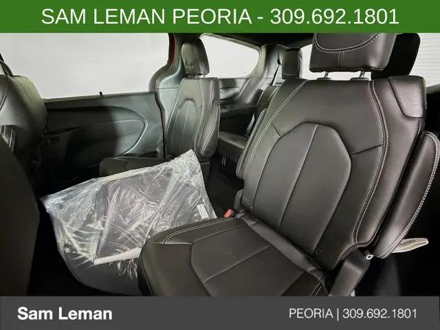 2026 Chrysler Pacifica Select AWD