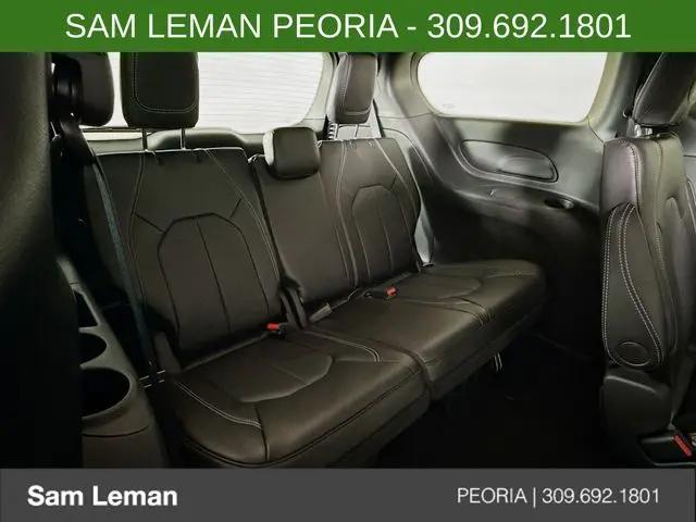 2026 Chrysler Pacifica Select AWD