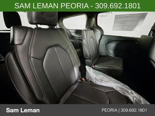 2026 Chrysler Pacifica Select AWD