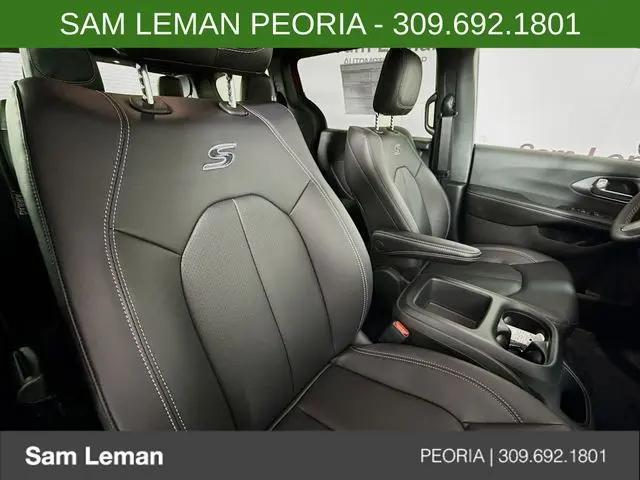 2026 Chrysler Pacifica Select AWD
