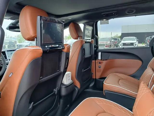 2026 Chrysler Pacifica Pinnacle AWD
