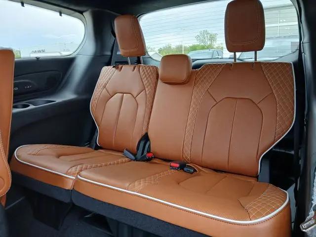 2026 Chrysler Pacifica Pinnacle AWD