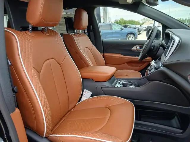 2026 Chrysler Pacifica Pinnacle AWD