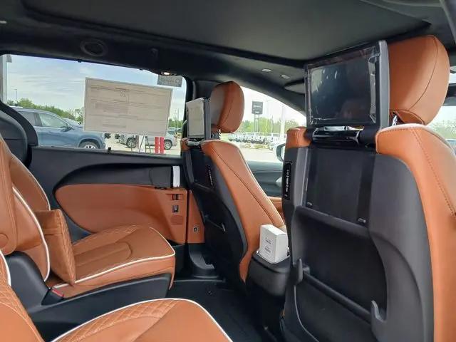 2026 Chrysler Pacifica Pinnacle AWD