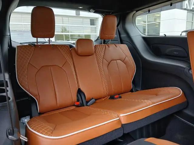 2026 Chrysler Pacifica Pinnacle AWD