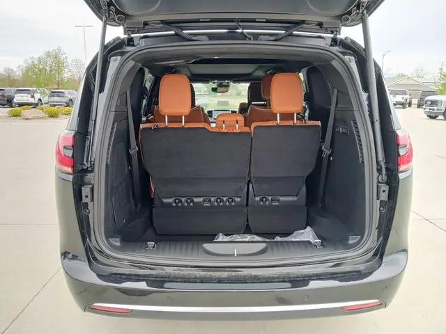 2026 Chrysler Pacifica Pinnacle AWD