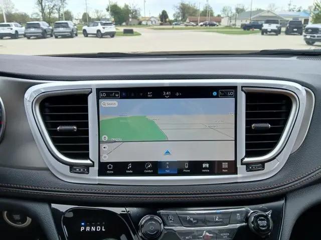 2026 Chrysler Pacifica Pinnacle AWD