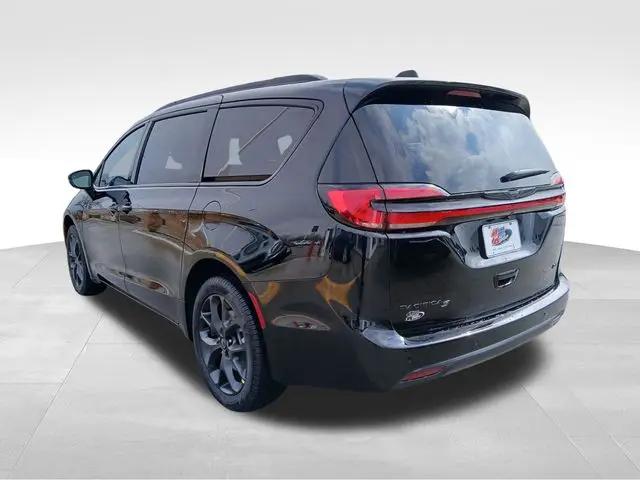 2026 Chrysler Pacifica Select AWD