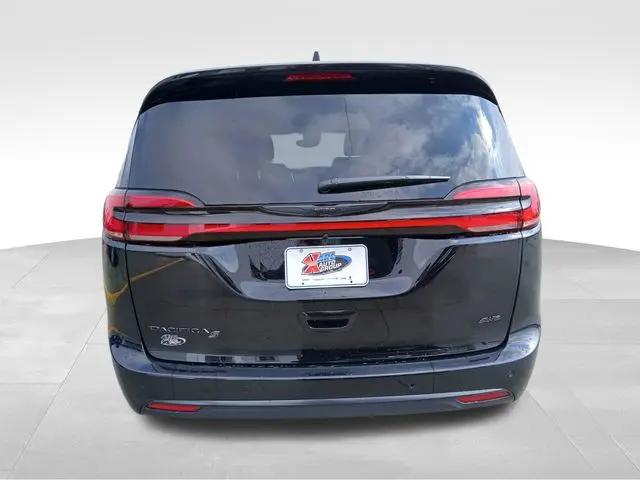 2026 Chrysler Pacifica Select AWD