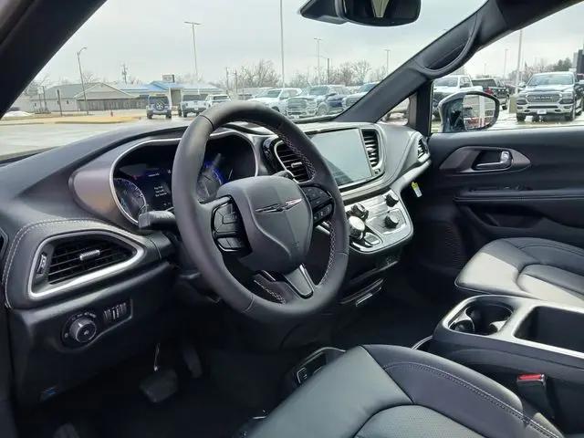 2026 Chrysler Pacifica Select AWD