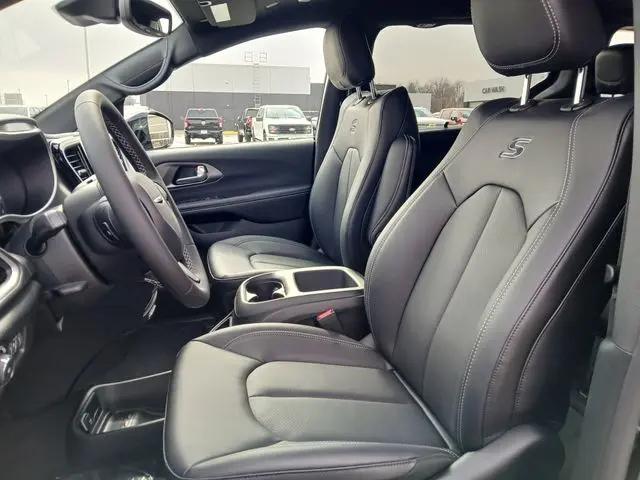 2026 Chrysler Pacifica Select AWD