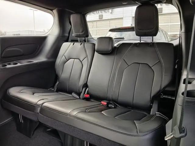 2026 Chrysler Pacifica Select AWD