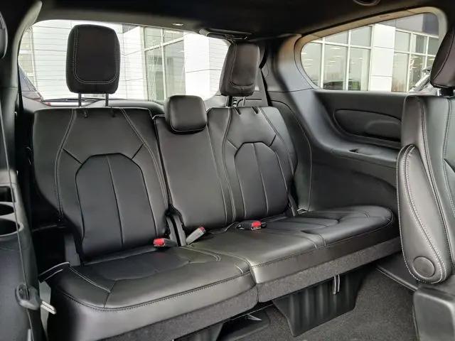 2026 Chrysler Pacifica Select AWD