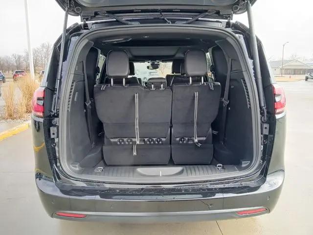 2026 Chrysler Pacifica Select AWD