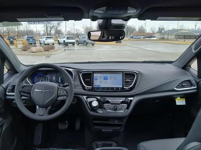 2026 Chrysler Pacifica Select AWD