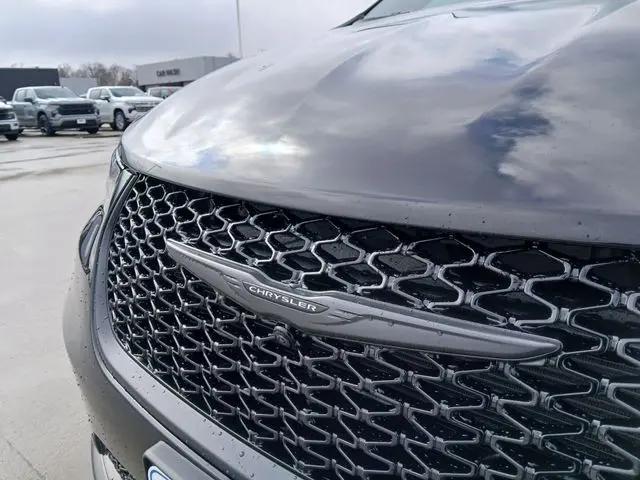 2026 Chrysler Pacifica Select AWD