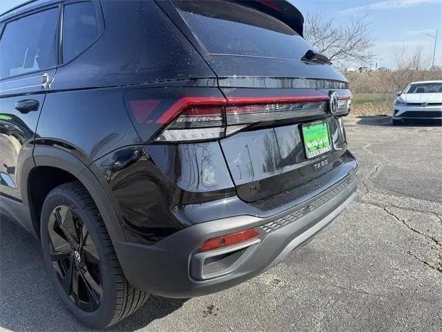 2026 Volkswagen Taos SE Black