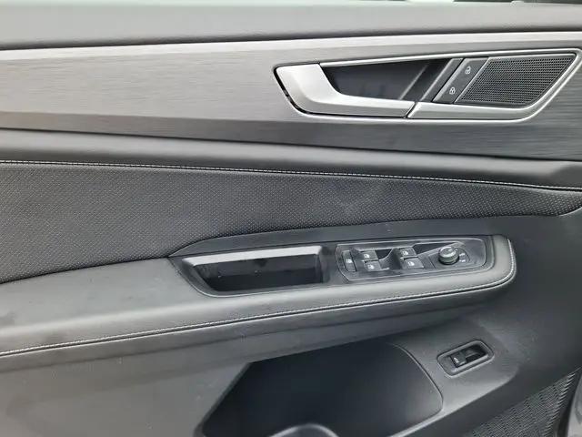 2026 Volkswagen Atlas Cross Sport SE with Technology