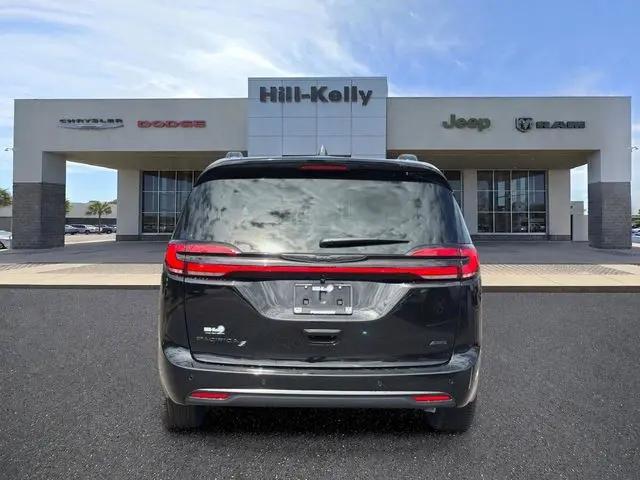 2026 Chrysler Pacifica Select AWD