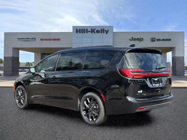 2026 Chrysler Pacifica Select AWD