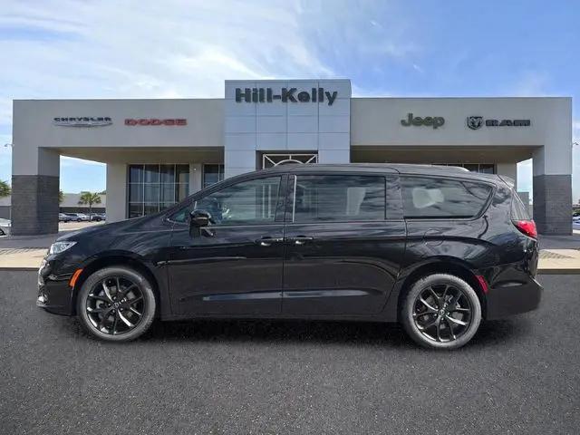 2026 Chrysler Pacifica Select AWD