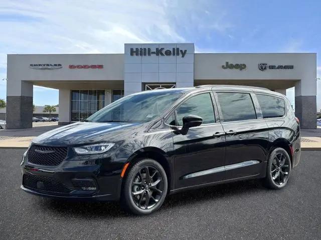 2026 Chrysler Pacifica Select AWD