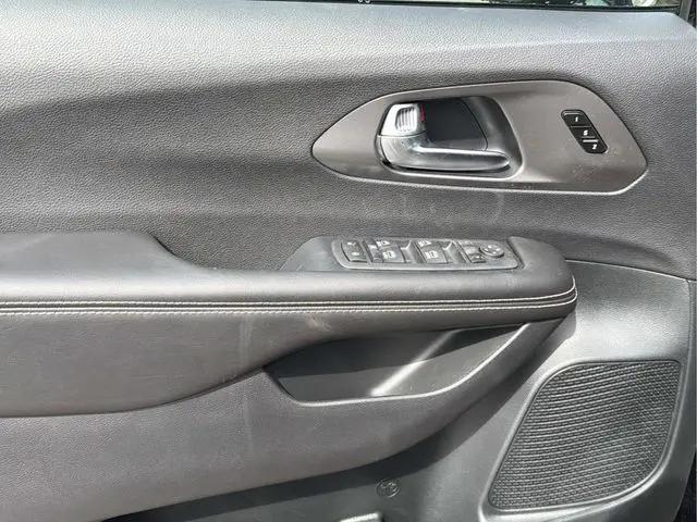 2026 Chrysler Pacifica Select AWD
