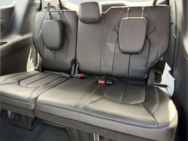 2026 Chrysler Pacifica Select AWD