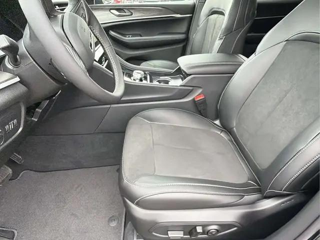 2026 Jeep Grand Cherokee Altitude 4x2