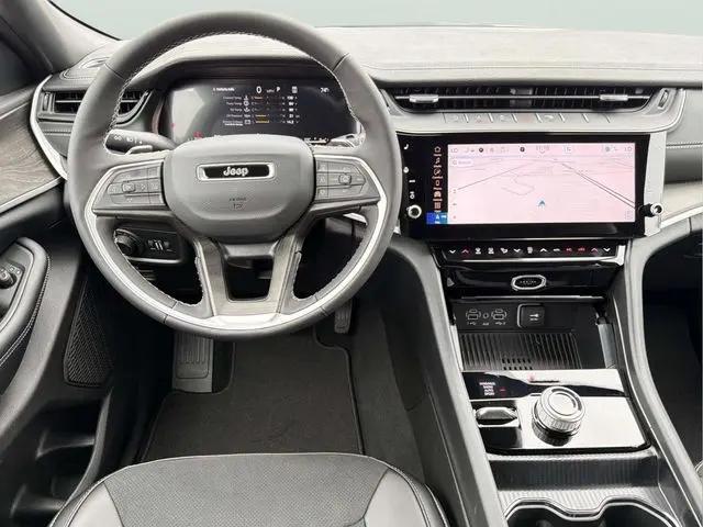 2026 Jeep Grand Cherokee Altitude 4x2