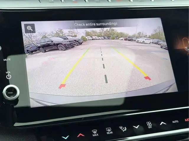 2026 Jeep Grand Cherokee Altitude 4x2