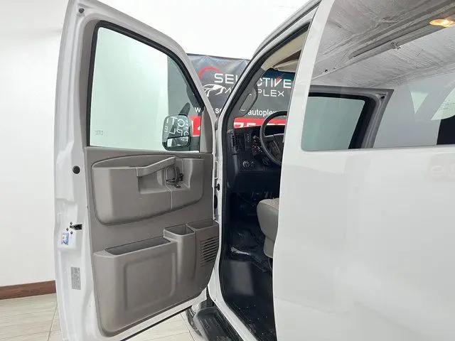 2023 Chevrolet Express Passenger RWD 3500 Extended Wheelbase LS