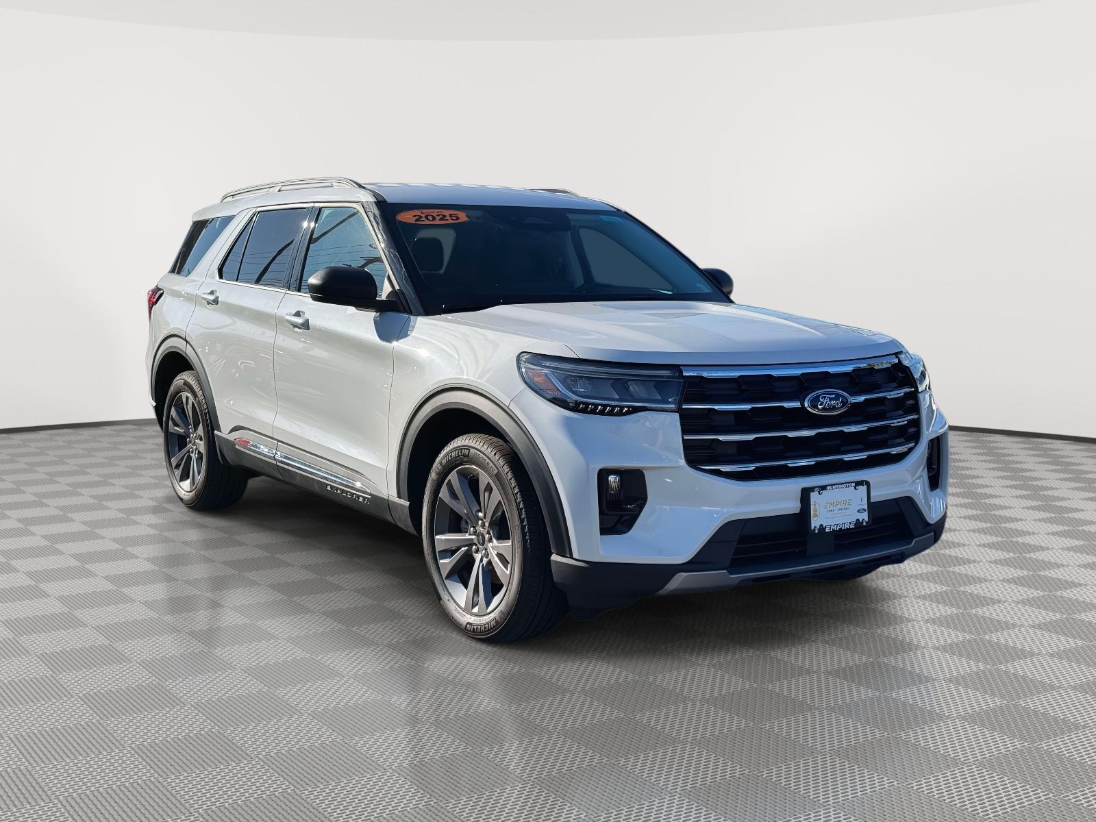 2025 Ford Explorer Active AWD