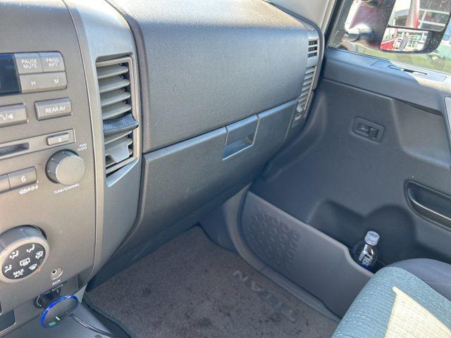 2004 Nissan Titan SE