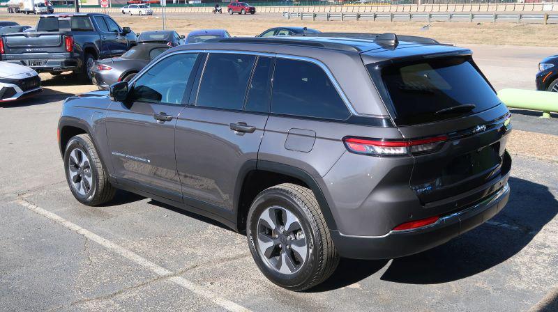2024 Jeep Grand Cherokee Anniversary Edition