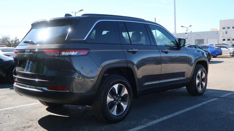 2024 Jeep Grand Cherokee Anniversary Edition