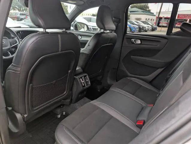 2021 Volvo XC40 T5 R-Design