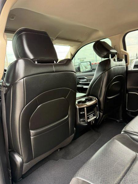 2019 Ram 1500 Laramie Crew Cab 4x4 5'7" Box