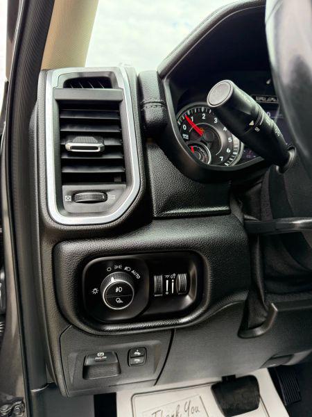 2019 Ram 1500 Laramie Crew Cab 4x4 5'7" Box
