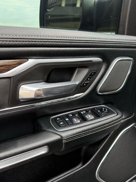 2019 Ram 1500 Laramie Crew Cab 4x4 5'7" Box