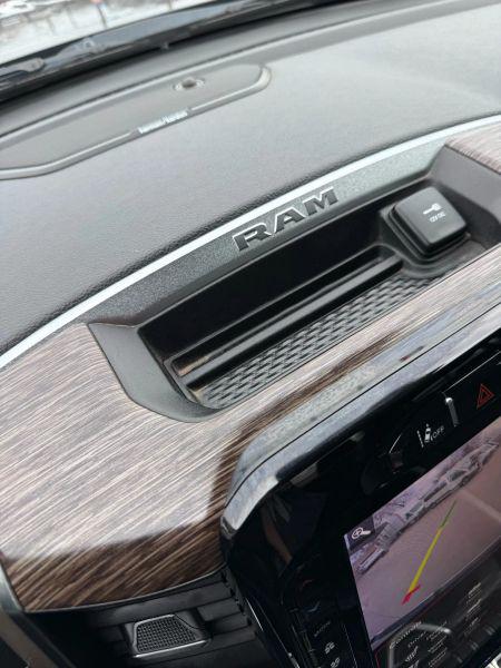 2019 Ram 1500 Laramie Crew Cab 4x4 5'7" Box