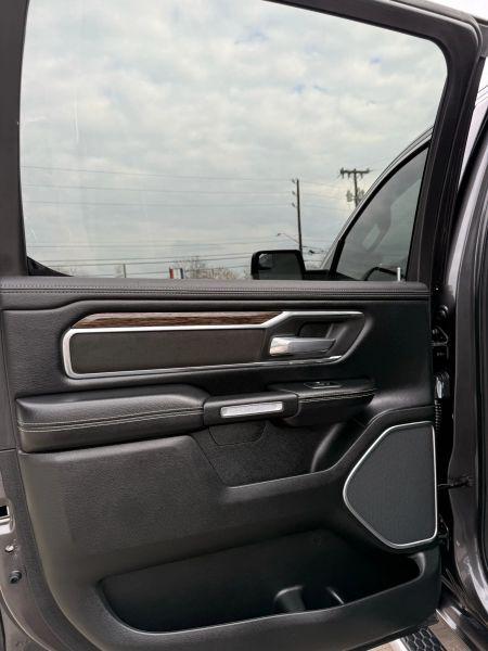 2019 Ram 1500 Laramie Crew Cab 4x4 5'7" Box
