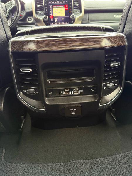 2019 Ram 1500 Laramie Crew Cab 4x4 5'7" Box