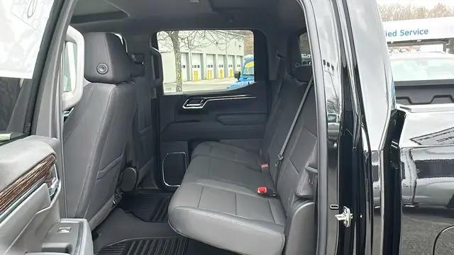 2026 GMC Sierra 1500 Crew Cab, Short Bed, SLE, 4WD