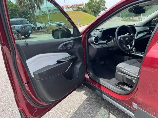 2025 Chevrolet Trax FWD LT