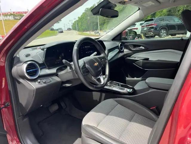 2025 Chevrolet Trax FWD LT