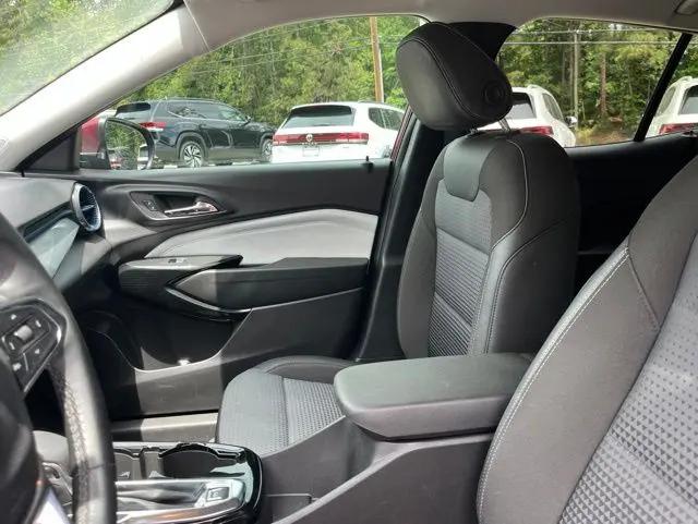 2025 Chevrolet Trax FWD LT