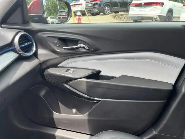 2025 Chevrolet Trax FWD LT