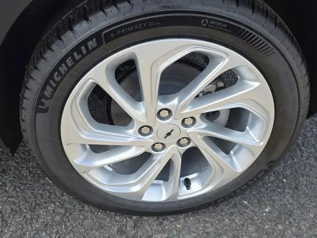2027 Chevrolet Bolt LT FWD